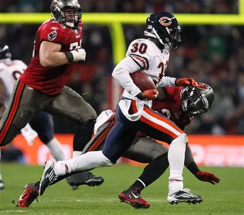 Chicago aguanta la reacción de Tampa y vence 24-18