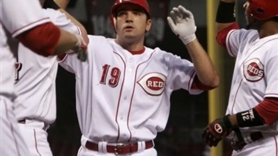 José Bautista y Joey Votto reciben premio Hank Aaron