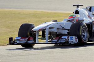 Checo Pérez estrenó el C30