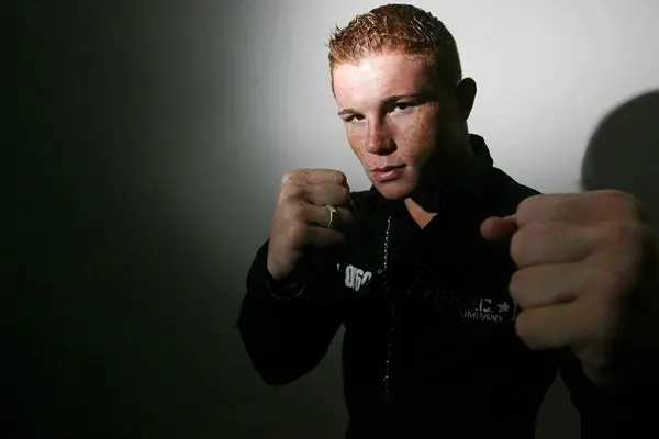 Canelo trabaja fuerza y resistencia para pelea con Rhodes