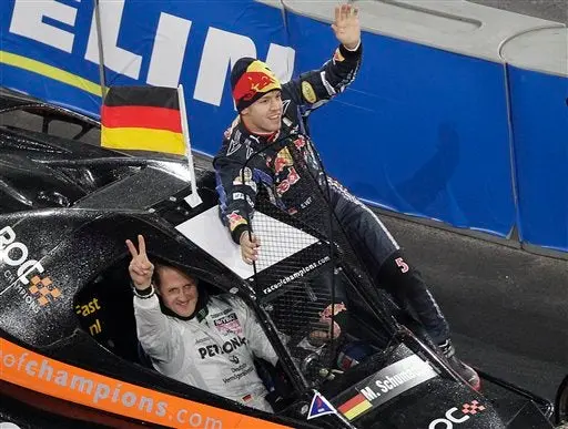 Vettel hace vuelta de honor en calles de Berlín