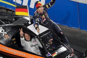 Vettel hace vuelta de honor en calles de Berlín