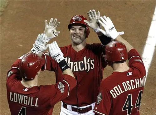 Milwaukee inicia su camino hacia la Serie Mundial ante Arizona