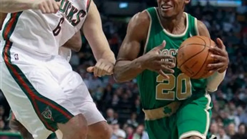 Los Celtics aplastan 87-56 a los Bucks
