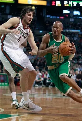 Los Celtics aplastan 87-56 a los Bucks