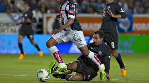 Pachuca le quita el invicto a Cruz Azul