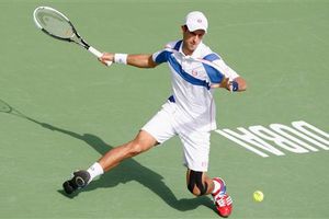 Djokovic avanza sin problemas a segunda ronda en Dubai