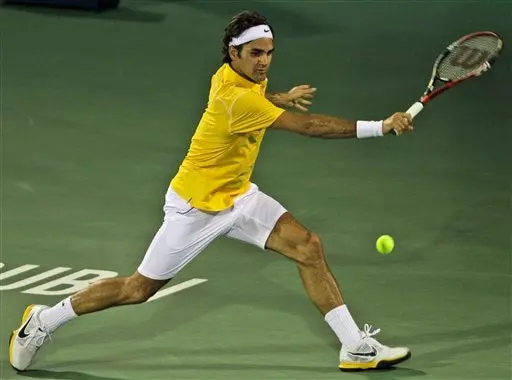 Federer impone su clase y avanza en Dubai