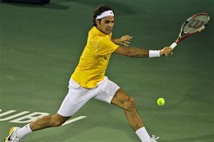 Federer impone su clase y avanza en Dubai