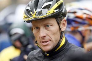 Vi a Armstrong inyectarse EPO más de una vez: Hamilton