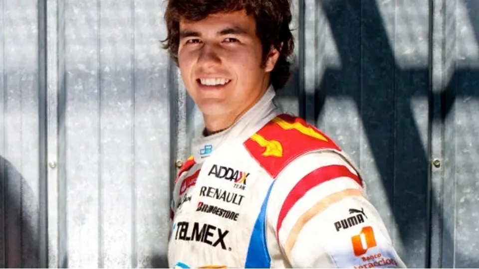Checo dedica carrera a su mamá