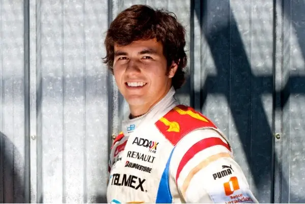 Checo dedica carrera a su mamá
