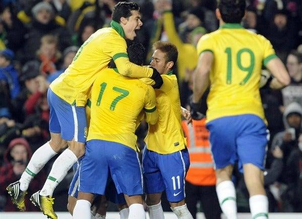 Brasil festeja el gol de Fred al 90 | EFE