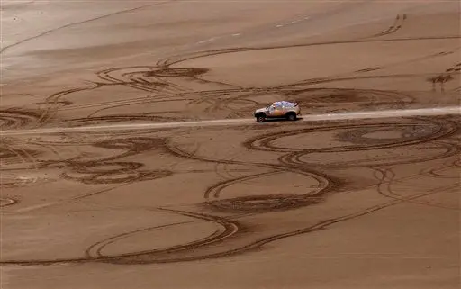 Al-Attiyah queda tercero y acaricia el título en Rally Dakar
