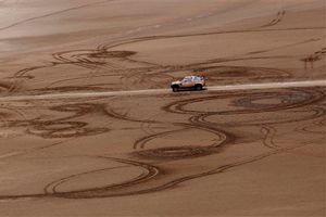 Al-Attiyah queda tercero y acaricia el título en Rally Dakar