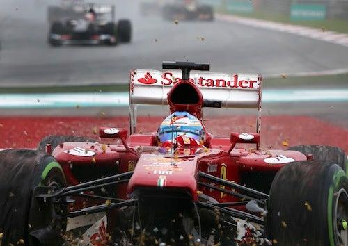 Fernando Alonso tiene problemas con su monoplaza  | AP