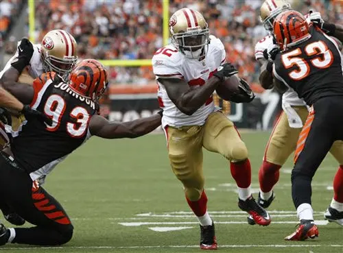 San Francisco vence 13-8 a Bengalíes y vuelve al triunfo