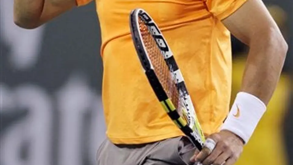 Nadal y Federer, con dificultades; Djokovic sigue imparable