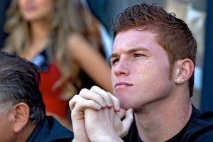 El Canelo convoca a 3 mil fans a firma de autógrafos
