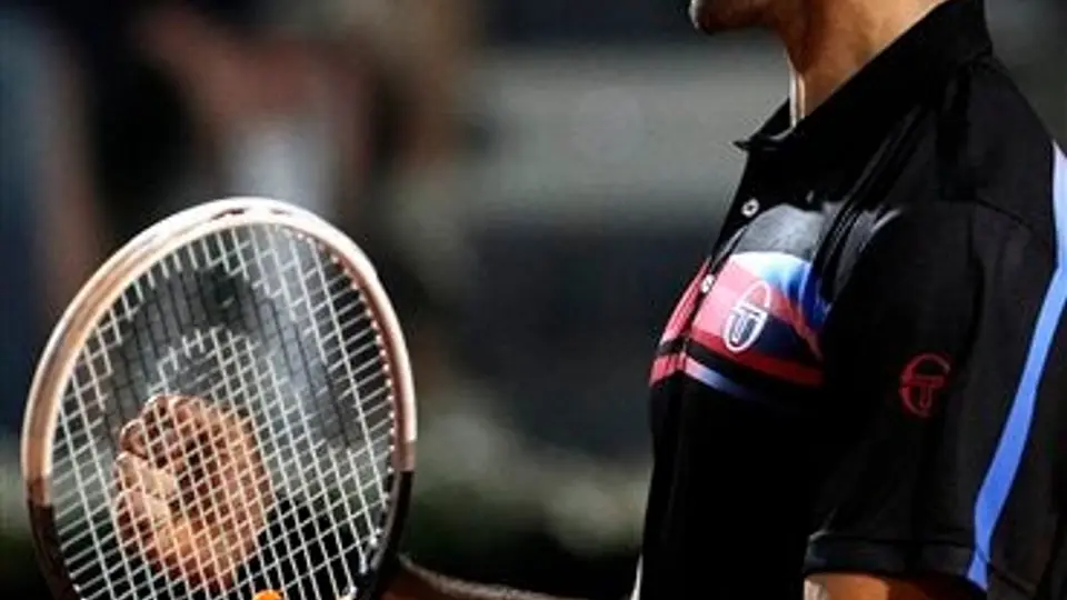 Djokovic vence a Murray y va tras  Nadal