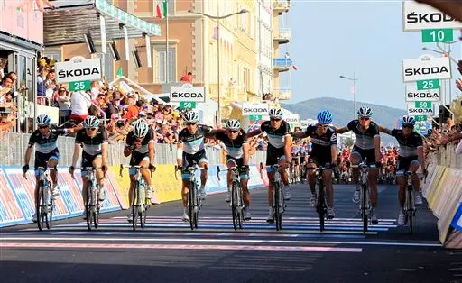 Ciclistas rinden homenaje a Weylandt en el Giro