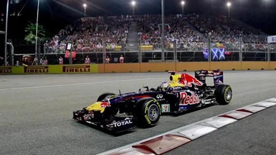 Vettel, a un punto del bicampeonato
