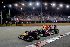 Vettel, a un punto del bicampeonato