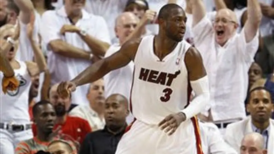 Miami derrotó 99-90 a Boston y toma ventaja en la serie