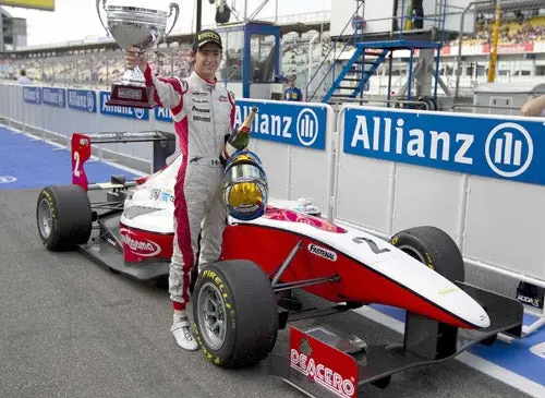 Esteban Gutiérrez no pierde el tiempo
