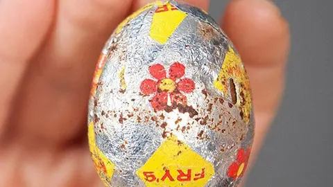 Encuentran huevo de chocolate con 50 años de antigüedad