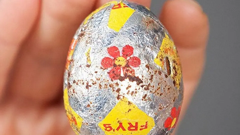 Encuentran huevo de chocolate con 50 años de antigüedad