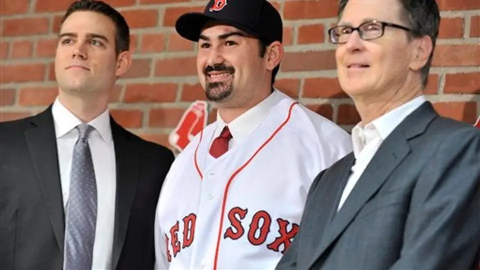 Adrián González evita dar detalles contractuales con Boston