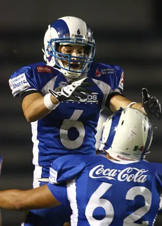 Borregos arrancan ganando