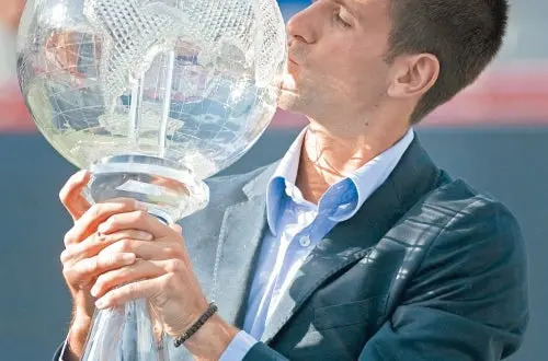 Djokovic recibe el trofeo de Número Uno del Mundo