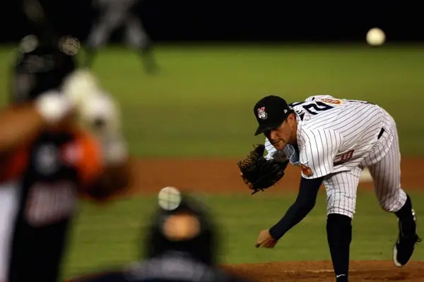 Pierde Sultanes la racha luchando hasta el final