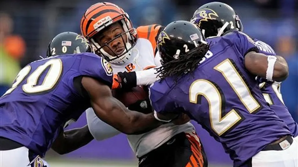 Vence Cuervos 13-7 a Bengalíes