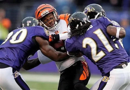 Vence Cuervos 13-7 a Bengalíes