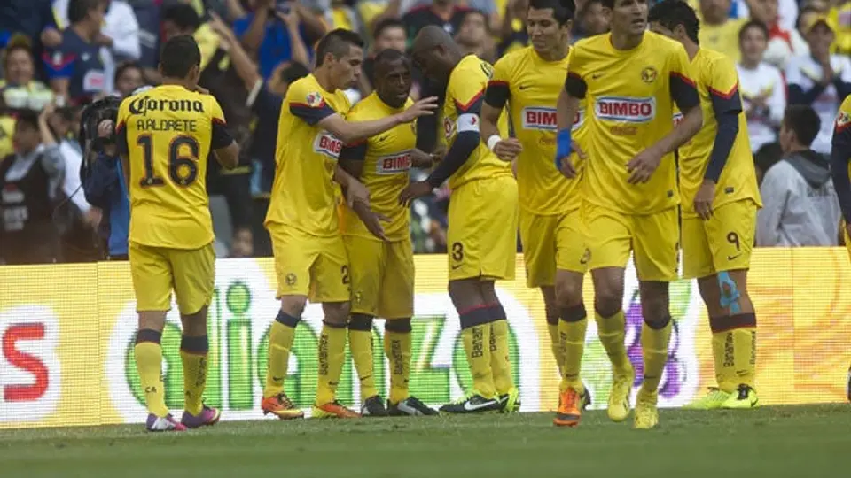 América vence a Cruz Azul con 'hat-trick' de Benítez