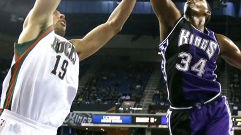 Ayón aporta 12 puntos en la victoria de Bucks
