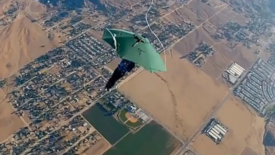 Deportista extremo imita a 'Mary Poppins'