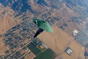 Deportista extremo imita a 'Mary Poppins'