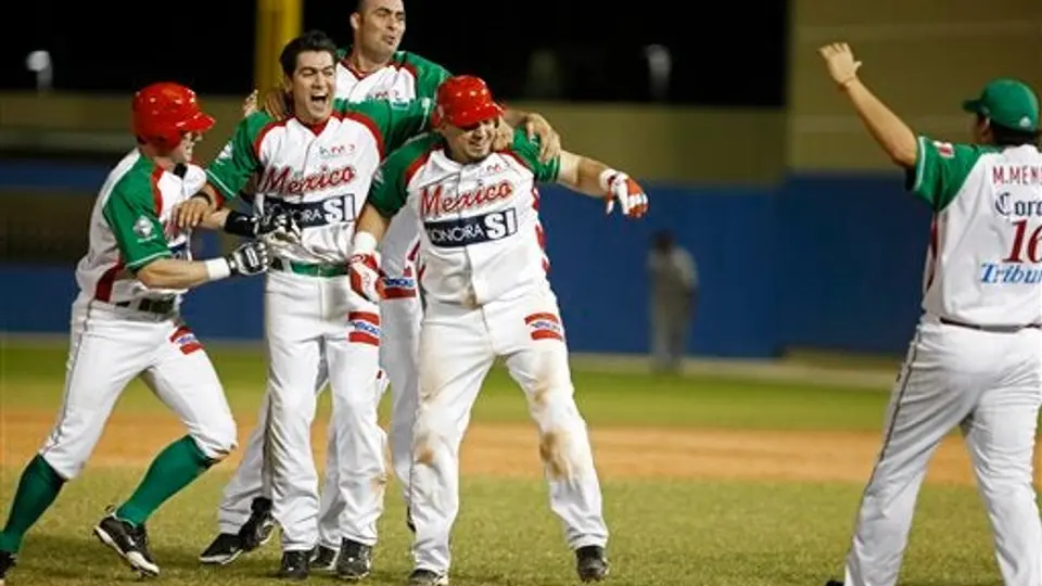 Tras 15 entradas, México derrota a Dominicana en la Serie del Caribe
