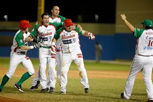 Tras 15 entradas, México derrota a Dominicana en la Serie del Caribe