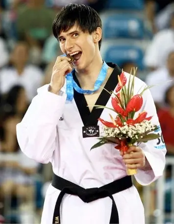 El taekwondoín Alfonso Victoria se lleva la medalla de bronce