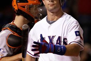Michael Young solicita a Rangers traspasarlo de conjunto