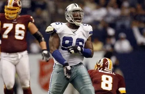 Los Vaqueros pierden a su ala defensiva titular, Marcus Spears