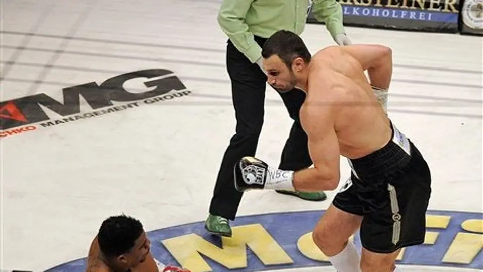 Odlanier Solís será operado de la rodilla tras pelea con Klitschko