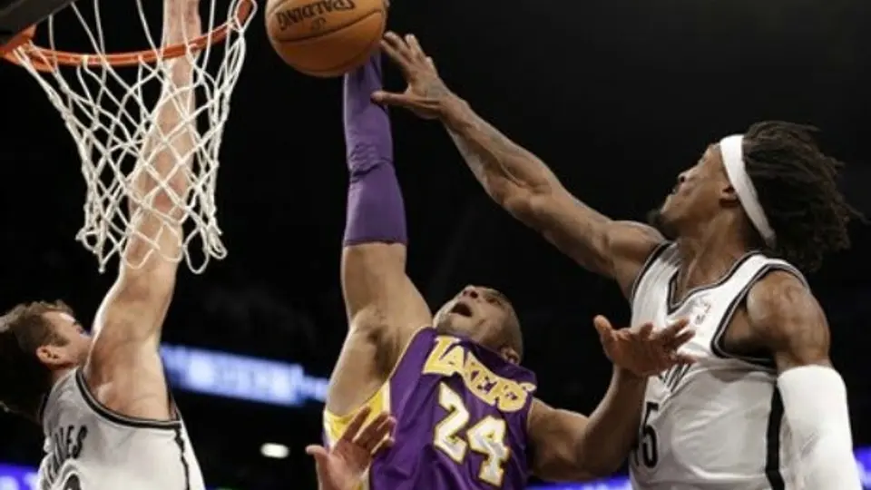 Lakers vence a Nets pese a ausencias