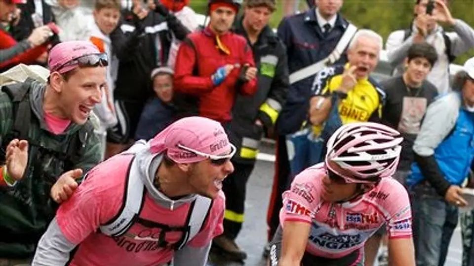 Contador aumenta su ventaja como líder del Giro