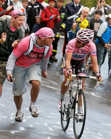 Contador aumenta su ventaja como líder del Giro